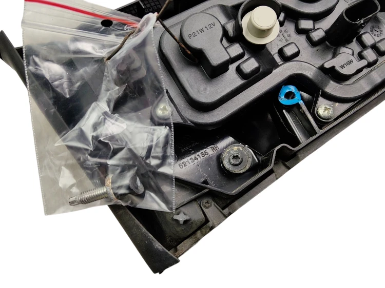LAMPA PRAWY TYŁ W KLAPE FIAT TIPO (2015-2020) 1.4 16V 95KM 0521341550E