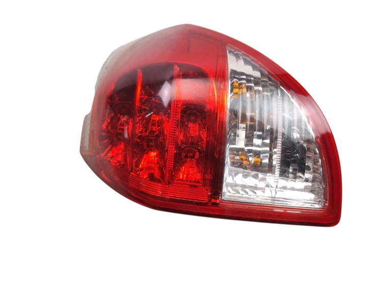 LAMPA PRAWY TYŁ TOYOTA RAV4 III (2005-2008) 2.2 D4D 136KM