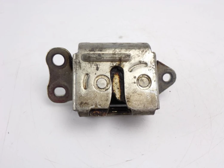 ZAMEK KLAPY BAGAŻNIKA TOYOTA YARIS I (1999-2005) 1.0 16V