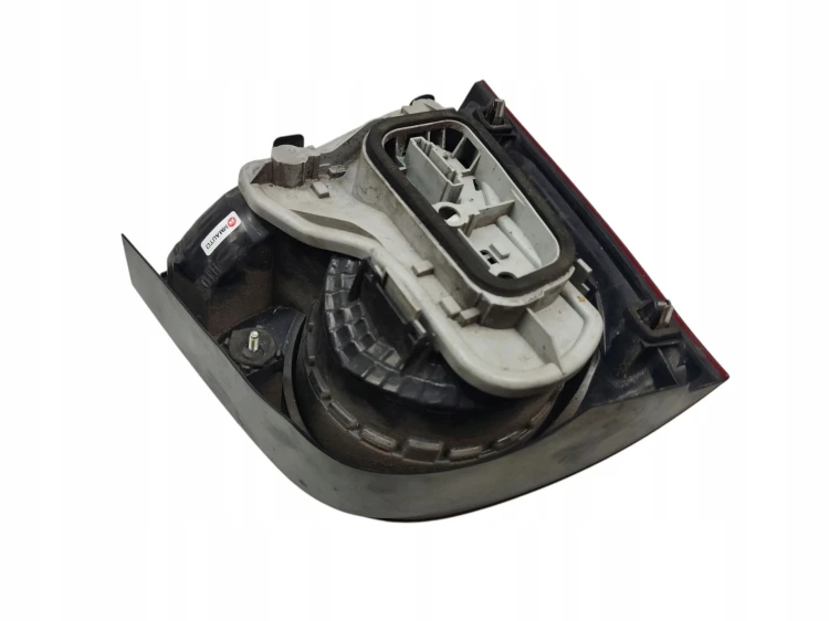 LAMPA PRAWY TYŁ VOLKSWAGEN POLO IV 9N3 LIFT (2005-2009) 1.4 TDI 80KM 965348