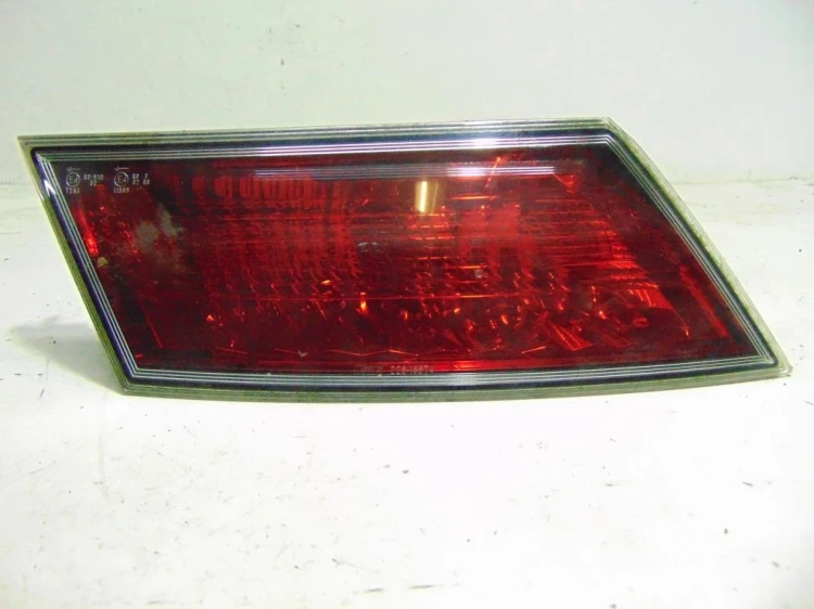 LAMPA LEWY TYŁ W KLAPE HONDA CIVIC VIII (2006-2011)
