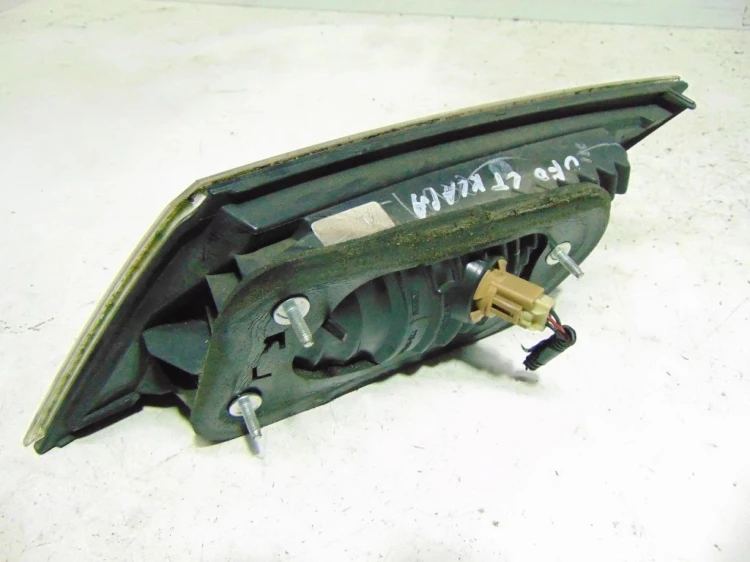 LAMPA LEWY TYŁ W KLAPE HONDA CIVIC VIII (2006-2011)