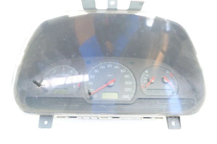 LICZNIK VOLVO V40 I (1995-2004) 1.9D 30857569