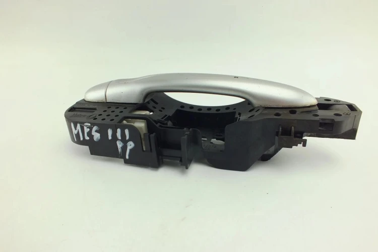 KLAMKA ZEWNĘTRZNA PRAWY PRZÓD RENAULT MEGANE III (2008-2013) 1.9 DCI
