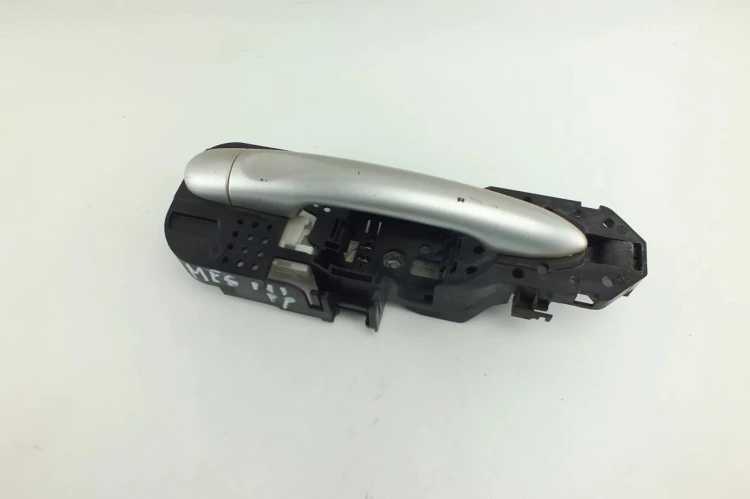 KLAMKA ZEWNĘTRZNA PRAWY PRZÓD RENAULT MEGANE III (2008-2013) 1.9 DCI
