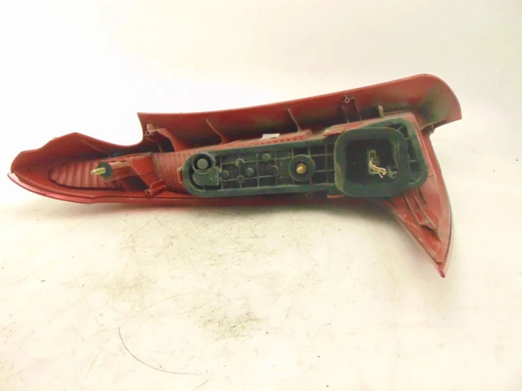 LAMPA PRAWY TYŁ PEUGEOT 206 (1998-2002) 1.1 BENZ