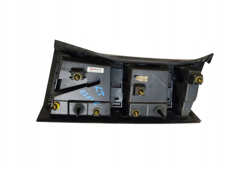 LISTWA NAKŁADKA SŁUPKA LEWY TYŁ LAND ROVER DEFENDER II L663 (2019-) 2.0 SD4