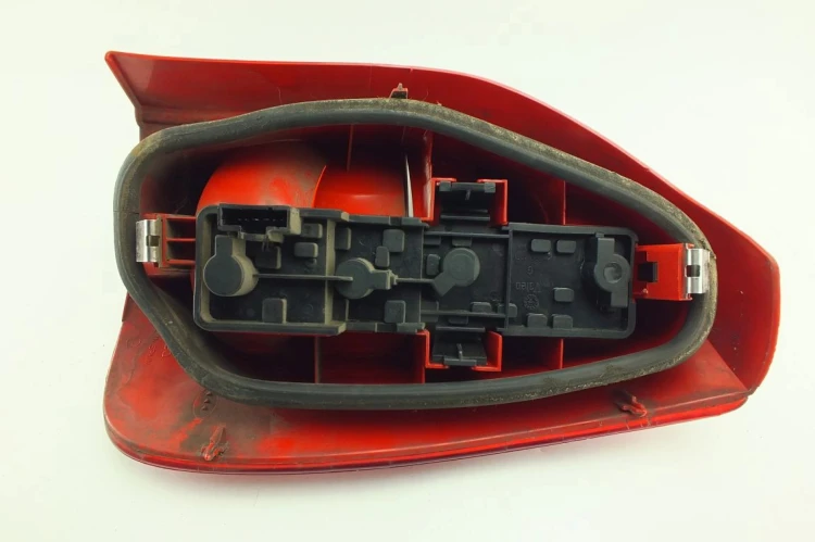 LAMPA LEWY TYŁ CITROEN XSARA PICASSO (1999-2004) 1.6 HDI