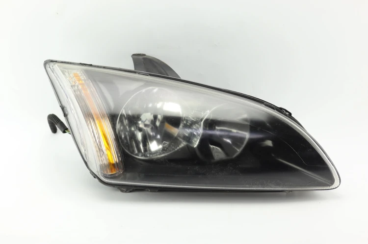 LAMPA PRAWY PRZÓD FORD FOCUS MK2 (2004-2007) 1.8 16V 125KM