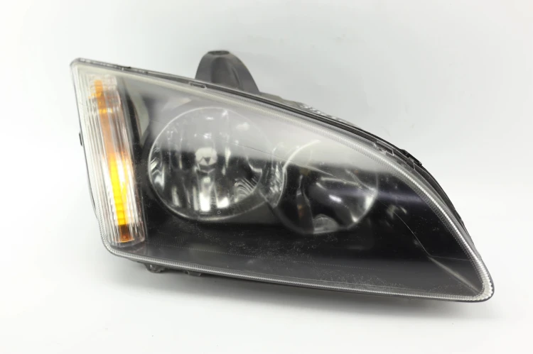 LAMPA PRAWY PRZÓD FORD FOCUS MK2 (2004-2007) 1.8 16V 125KM