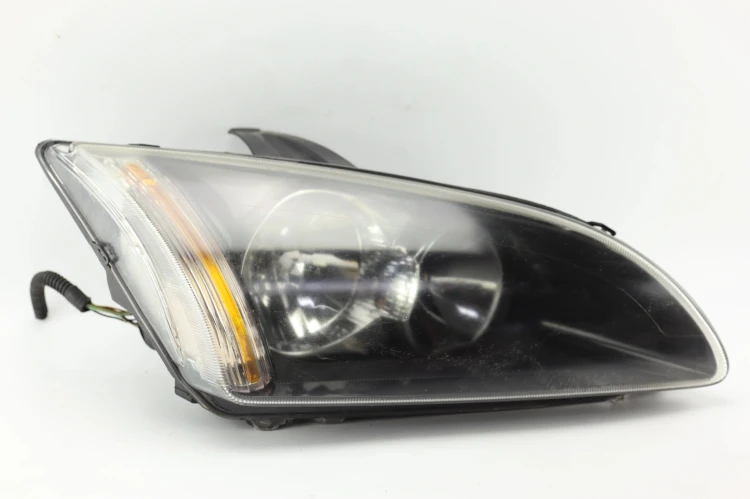 LAMPA PRAWY PRZÓD FORD FOCUS MK2 (2004-2007) 1.8 16V 125KM