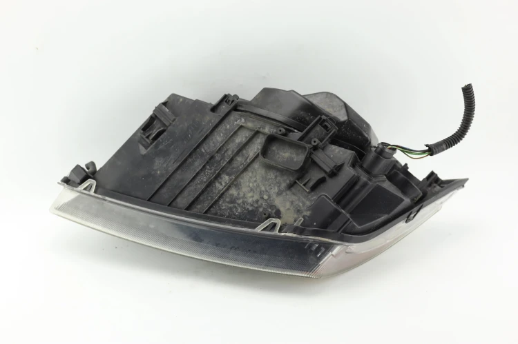 LAMPA PRAWY PRZÓD FORD FOCUS MK2 (2004-2007) 1.8 16V 125KM