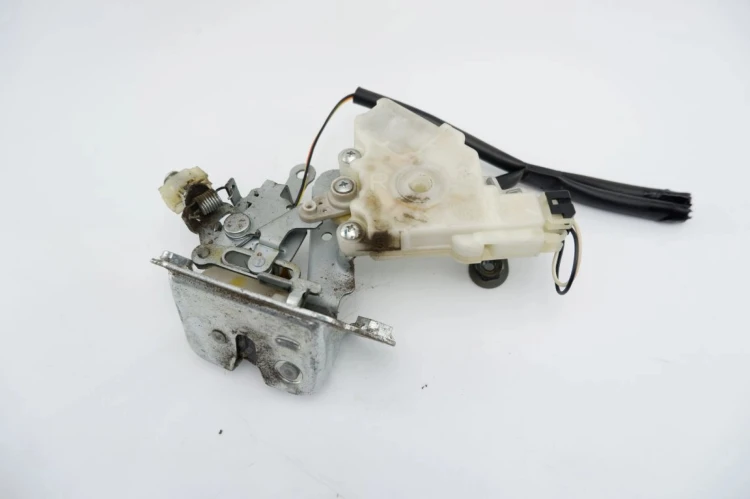 ZAMEK KLAPY BAGAŻNIKA SUBARU IMPREZA II LIFT 2.0