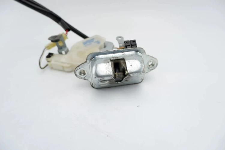 ZAMEK KLAPY BAGAŻNIKA SUBARU IMPREZA II LIFT 2.0