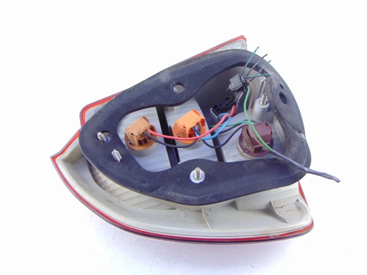 LAMPA PRAWY TYŁ MITSUBISHI CARISMA 1.8 GDI