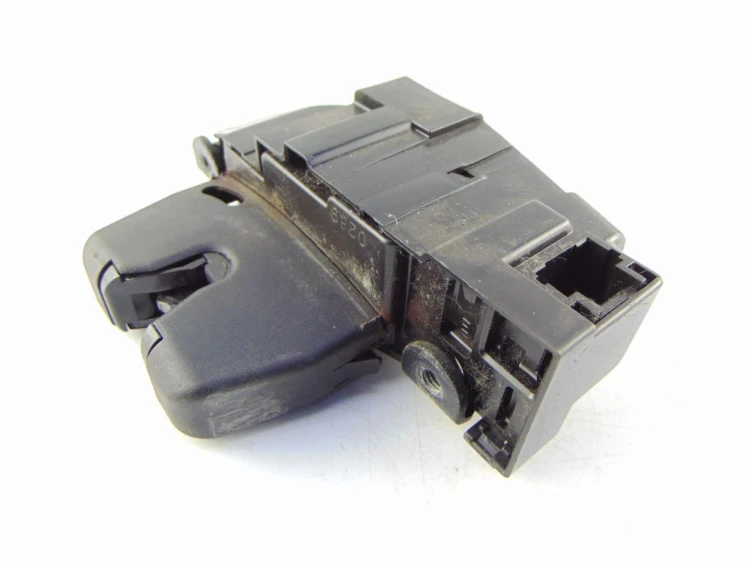 ZAMEK KLAPY BAGAŻNIKA PEUGEOT 308 T7 (2007-2013) 9660403880