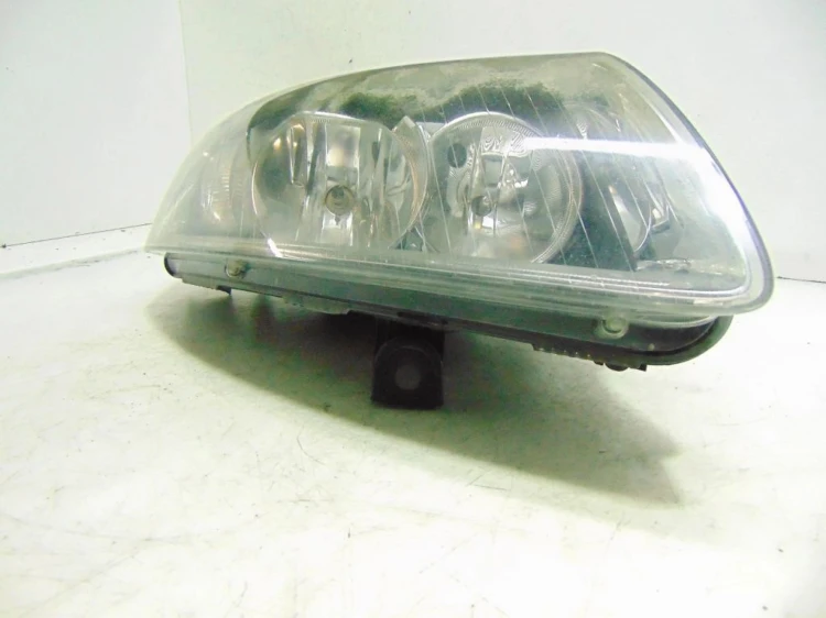 LAMPA PRAWY PRZÓD AUDI A6 C6 2.0 TDI