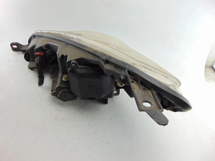 LAMPA PRAWY PRZÓD PEUGEOT 407 (2004-2008) 2.0 HDI