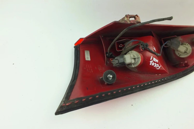 LAMPA PRAWY TYŁ FORD FOCUS MK1 1.8 TDCI