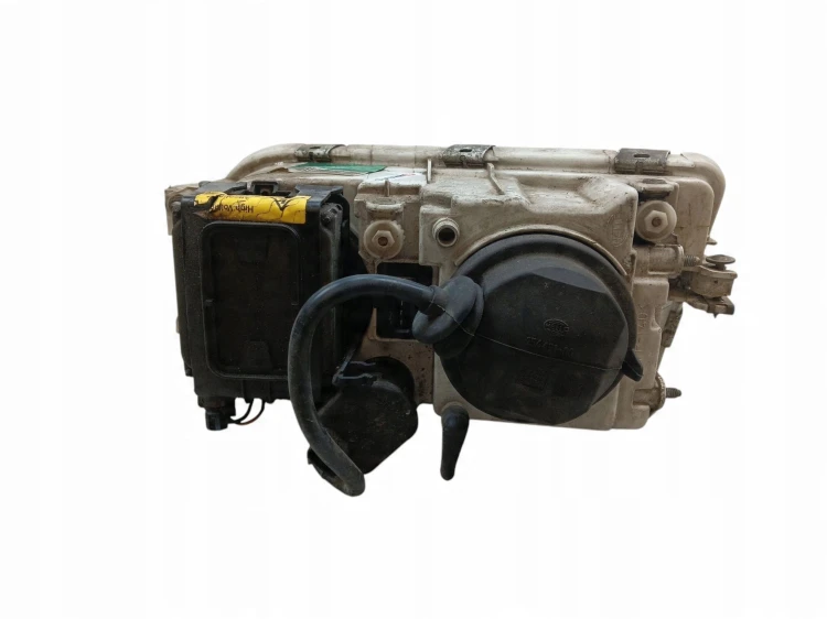 LAMPA PRAWY PRZÓD VOLVO V40 I LIFT (1999-2004) 1.8 16V 122KM 1AG008341-02