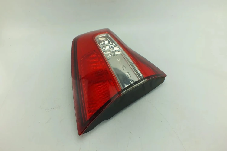 LAMPA LEWY TYŁ W KLAPE RENAULT KOLEOS I (2008-2011) 2.0 DCI 173KM