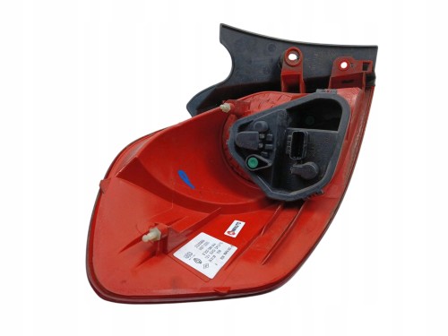LAMPA PRAWY TYŁ RENAULT CLIO III (2005-2009) 1.2 TCE 101KM 8200586844
