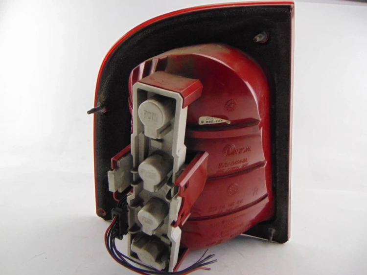 LAMPA PRAWY TYŁ SKODA OCTAVIA I 1.6 16V 1U6945096