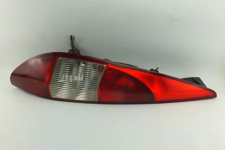 LAMPA LEWY TYŁ FORD MONDEO MK3 (2001-2007) 1.8 16V