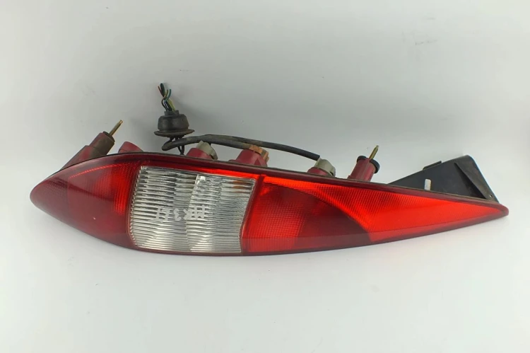 LAMPA LEWY TYŁ FORD MONDEO MK3 (2001-2007) 1.8 16V