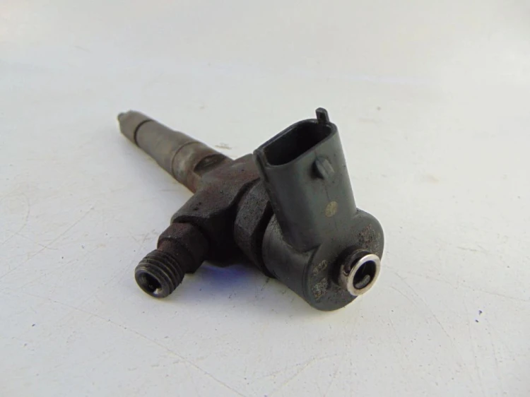 WTRYSKIWACZ ALFA ROMEO 147 1.9 JTD 0445110111