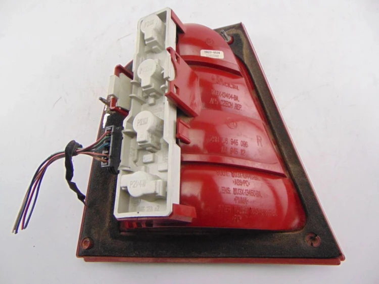 LAMPA PRAWY TYŁ SKODA OCTAVIA I 1.6 16V 1U6945096