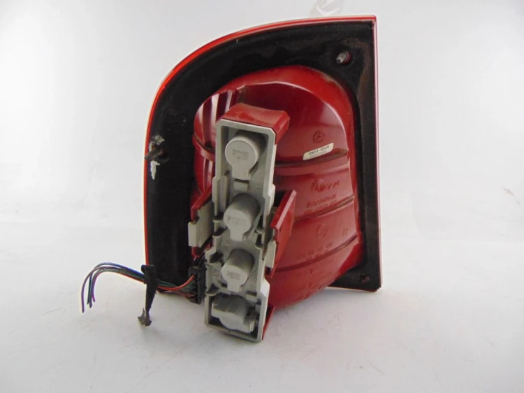 LAMPA PRAWY TYŁ SKODA OCTAVIA I 1.6 16V 1U6945096