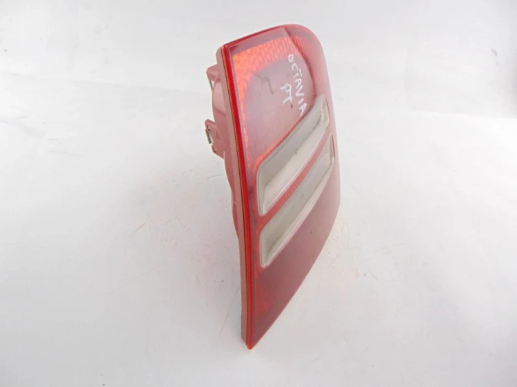 LAMPA PRAWY TYŁ SKODA OCTAVIA I 1.6 16V 1U6945096