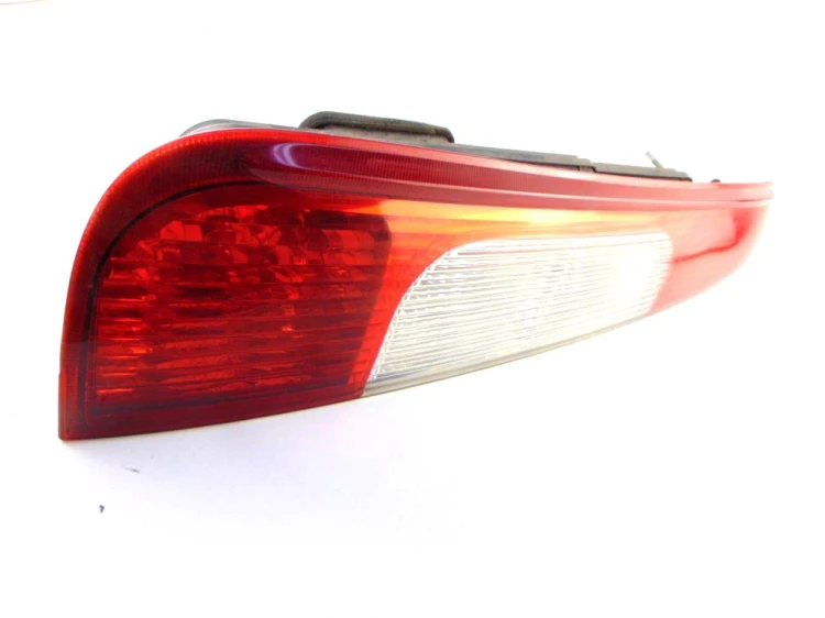 LAMPA LEWY TYŁ FORD C-MAX (2003-2006) 2.0TDCI