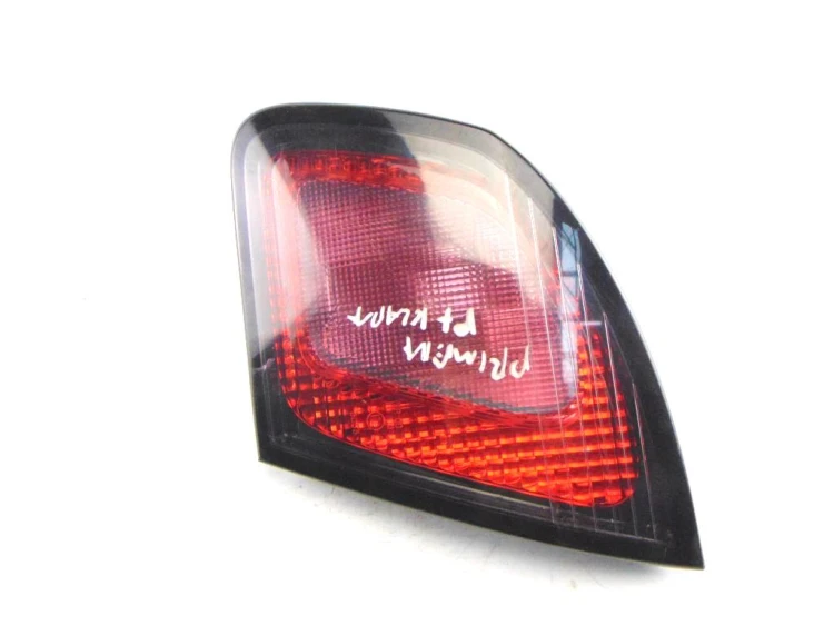 LAMPA PRAWY TYŁ W KLAPE NISSAN PRIMERA P11 89020317