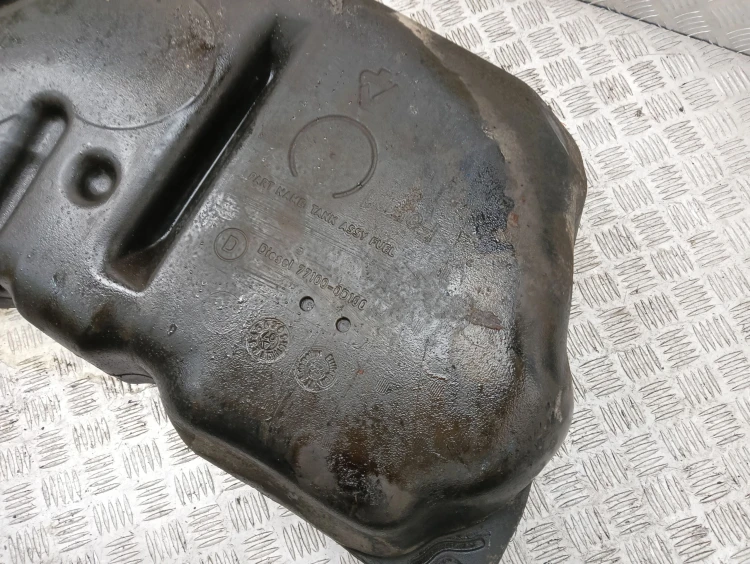 ZBIORNIK PALIWA BAK TOYOTA YARIS II (2005-2009) 1.4 D4D 90KM 77100-0D100