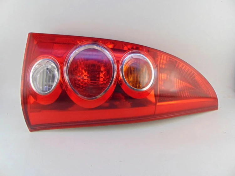 LAMPA PRAWY TYŁ MAZDA PREMACY (1999-2001) 2.0 D