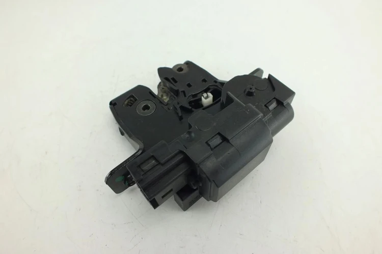 ZAMEK KLAPY BAGAŻNIKA NISSAN QASHQAI LIFT (2009-2013) 1.5 dci