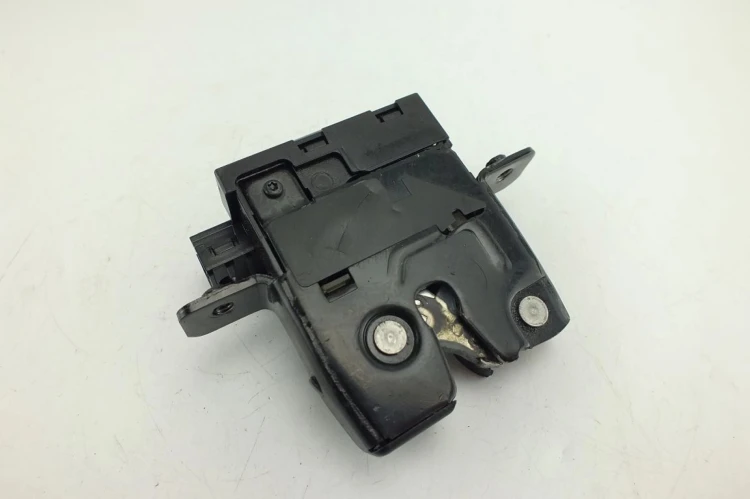 ZAMEK KLAPY BAGAŻNIKA NISSAN QASHQAI LIFT (2009-2013) 1.5 dci