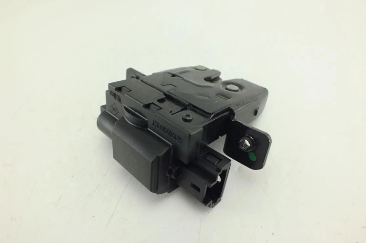 ZAMEK KLAPY BAGAŻNIKA NISSAN QASHQAI LIFT (2009-2013) 1.5 dci