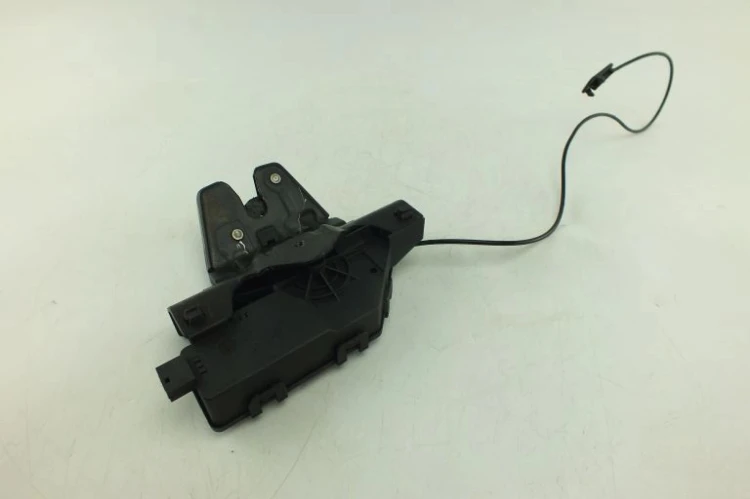 ZAMEK KLAPY BAGAŻNIKA BMW E81 LIFT(2007-2011) 116i N43B20 122KM