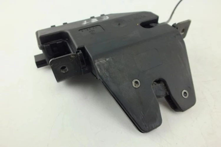 ZAMEK KLAPY BAGAŻNIKA BMW E81 LIFT(2007-2011) 116i N43B20 122KM