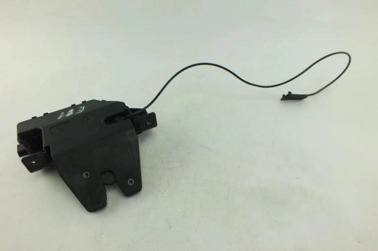 ZAMEK KLAPY BAGAŻNIKA BMW E81 LIFT(2007-2011) 116i N43B20 122KM