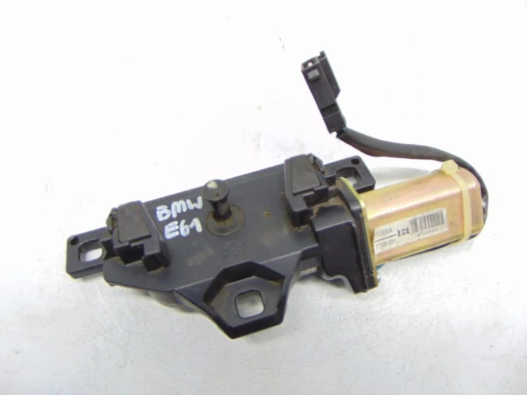 ZAMEK KLAPY BAGAŻNIKA BMW E61 3.0D 217KM 7129931