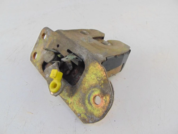 ZAMEK KLAPY BAGAŻNIKA VOLVO V40 I LIFT (1999-2004) 1.9 D