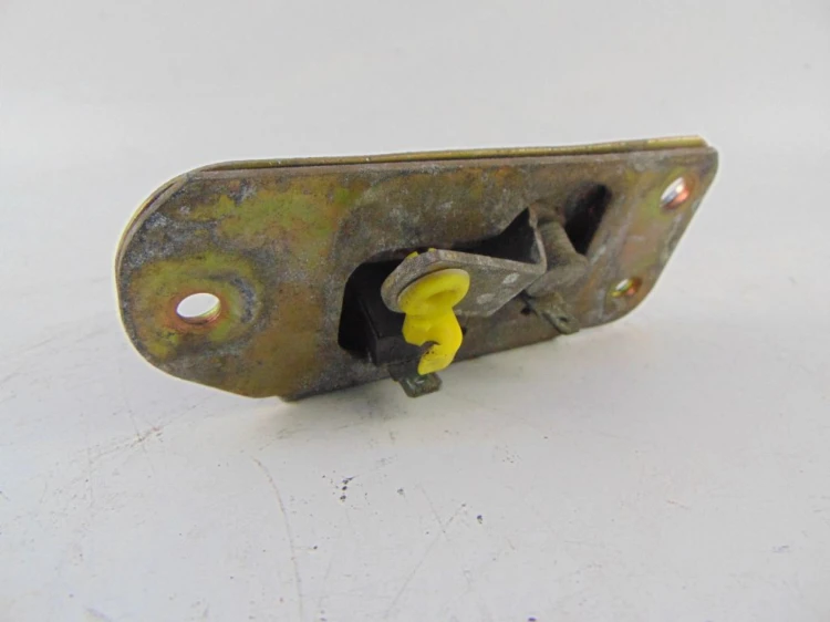 ZAMEK KLAPY BAGAŻNIKA VOLVO V40 I LIFT (1999-2004) 1.9 D