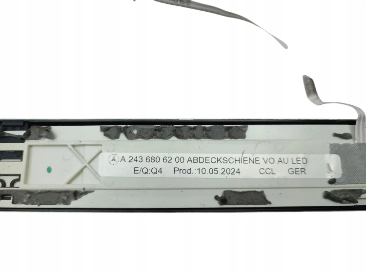 NAKŁADKI PROGOWE WEWNĘTRZNE KOMPLET MERCEDES EQA H243 LIFT (2024-) 250+ 190