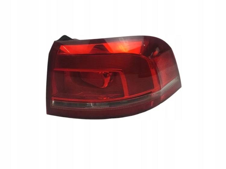 LAMPA PRAWY TYŁ VOLKSWAGEN PASSAT B7 (2010-2014) 1.6 TDI 105KM 3AF945096G