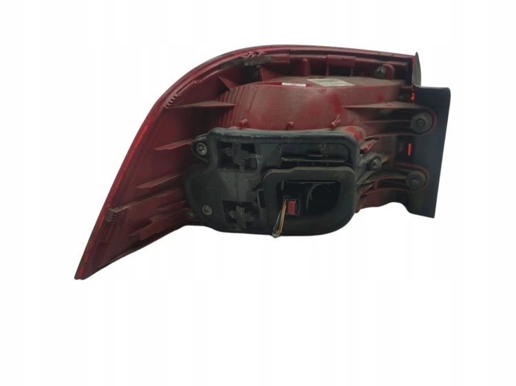LAMPA PRAWY TYŁ VOLKSWAGEN PASSAT B7 (2010-2014) 1.6 TDI 105KM 3AF945096G