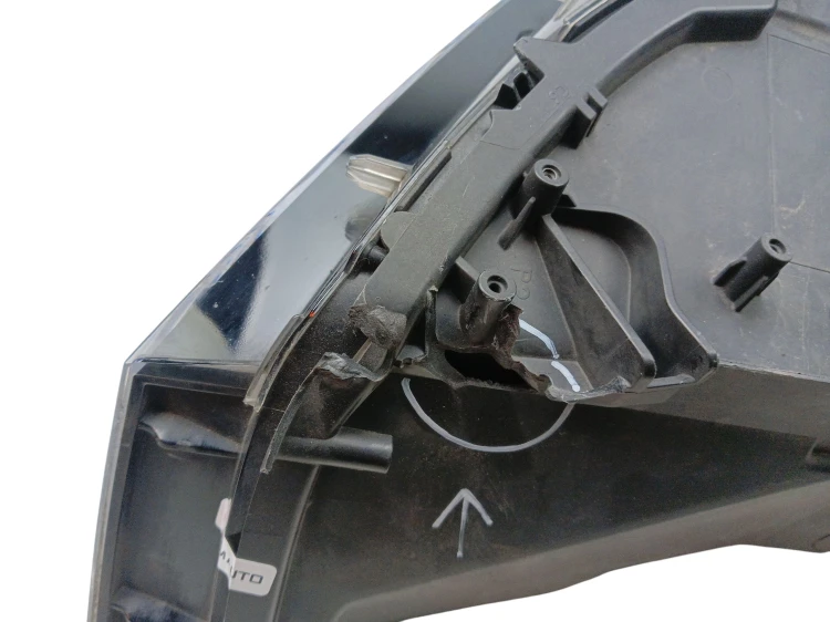 LAMPA PRAWY PRZÓD PEUGEOT 508 II (2018-2023) 2.0 BlueHDI 177KM 9839014080